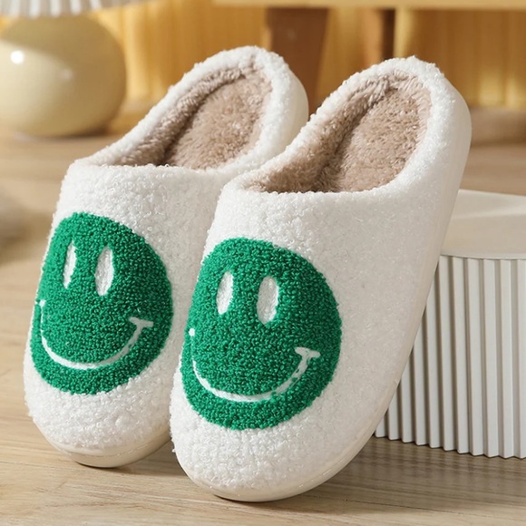 Smiley face slippers - Picture 1 of 3